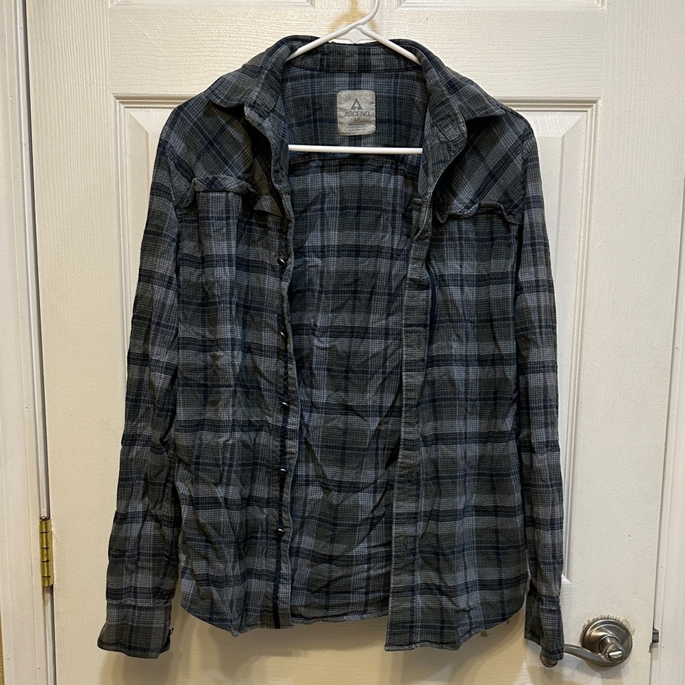 Ascend Men's Blue and Gray Plaid Casual Button Down Shirt